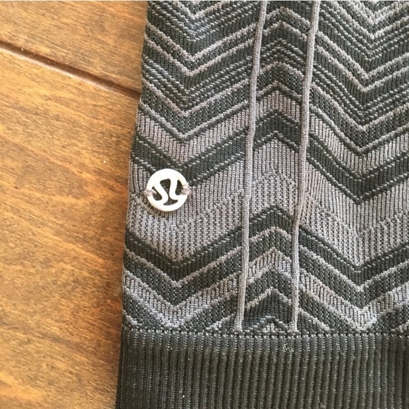 Grey and black lulu lemon leggings - Picture 3 of 3